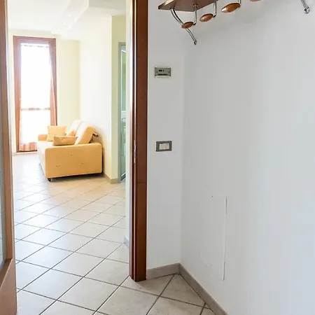 Apartment C008 - Camerano, Delizioso Trilocale Completamente Accessoriato *