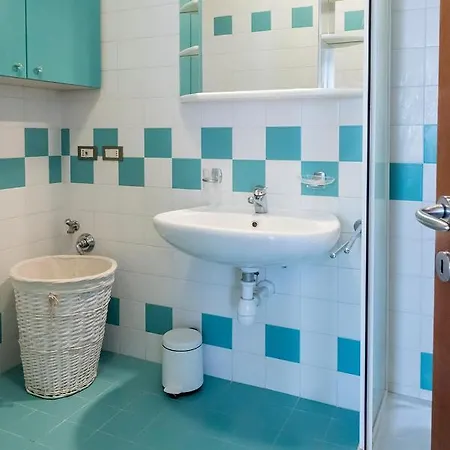 C008 - Camerano, Delizioso Trilocale Completamente Accessoriato Apartmán *