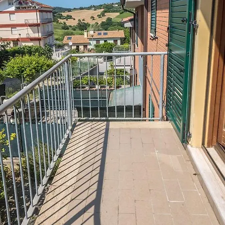 C008 - Camerano, Delizioso Trilocale Completamente Accessoriato Apartmán