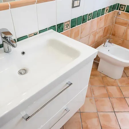 Apartmán C008 - Camerano, Delizioso Trilocale Completamente Accessoriato *